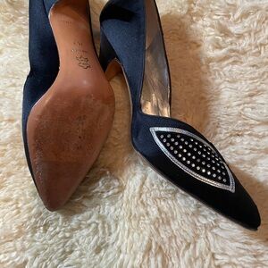 Elegant Black Women's Shoes with Embellished Detail